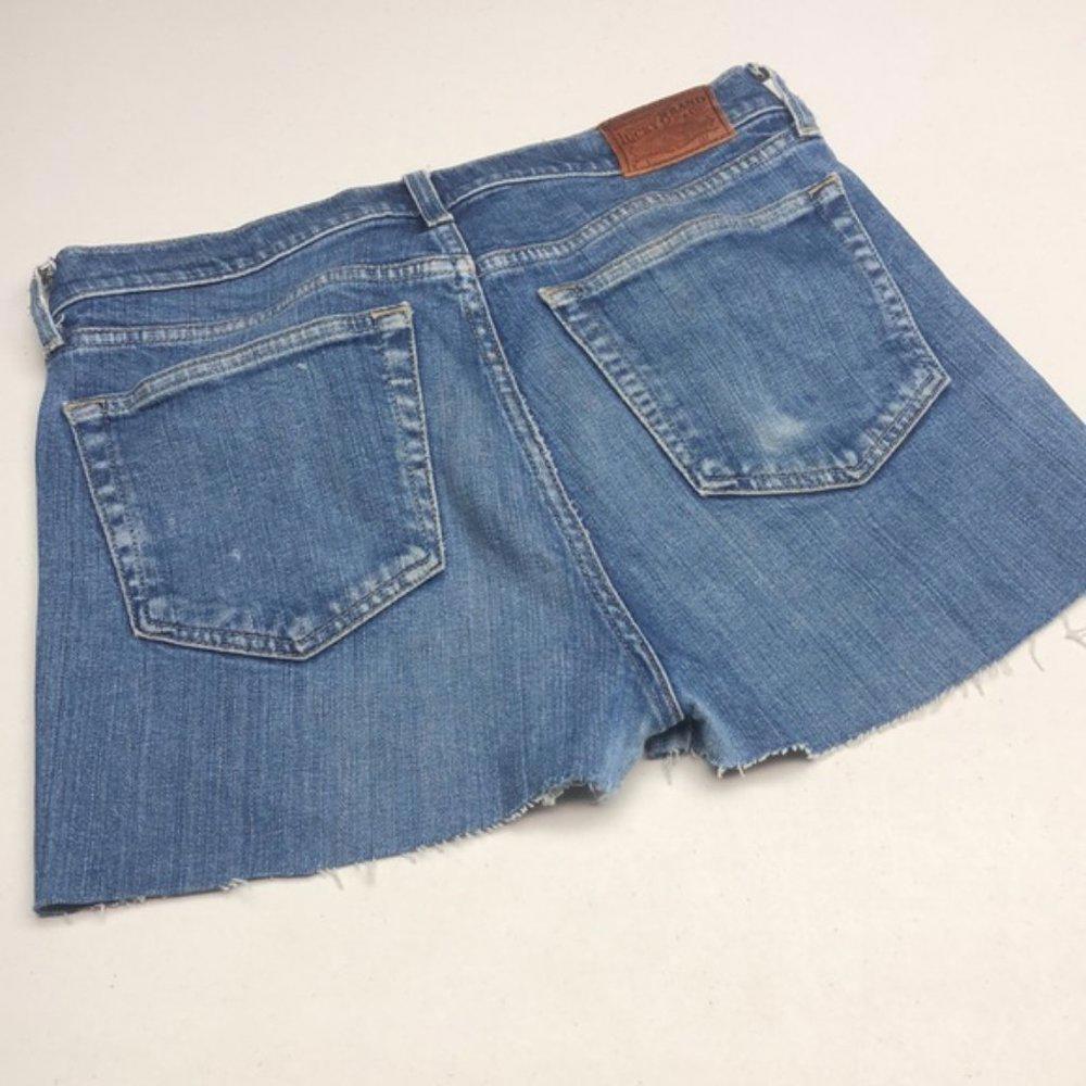 VINTAGE LUCKY BRAND JEAN CUTOFFS 4/27 🍀 - Picture 3 of 9